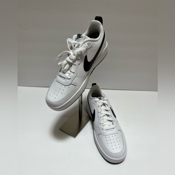 Nike shoes 7Y(women 7.5 or 8)